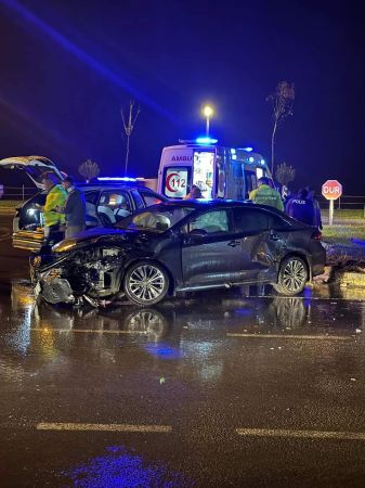 Ordu'da Otogar Kavşağında İki Araç Kafa Kafaya Çarpıştı: Ortalık Savaş Alanına Döndü