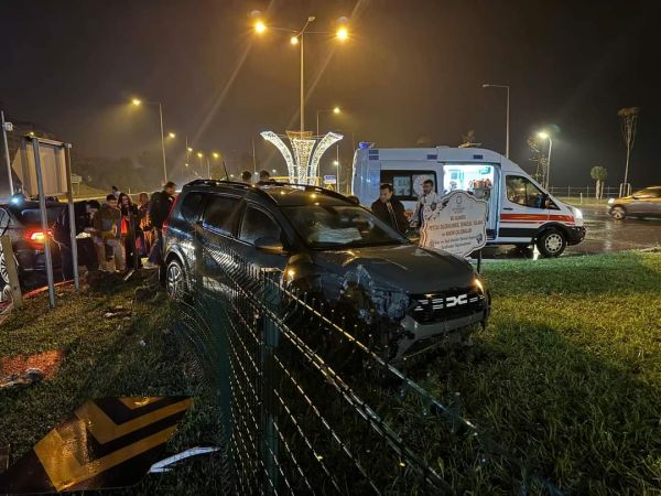 Ordu'da Otogar Kavşağında İki Araç Kafa Kafaya Çarpıştı: Ortalık Savaş Alanına Döndü