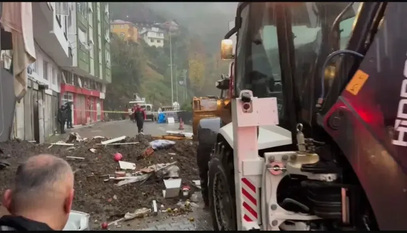 Rize’nin Çayeli İlçesinde Heyelan: 1 Ölü, 4 Yaralı