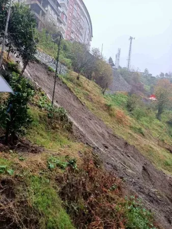 Rize’nin Çayeli İlçesinde Heyelan: 1 Ölü, 4 Yaralı